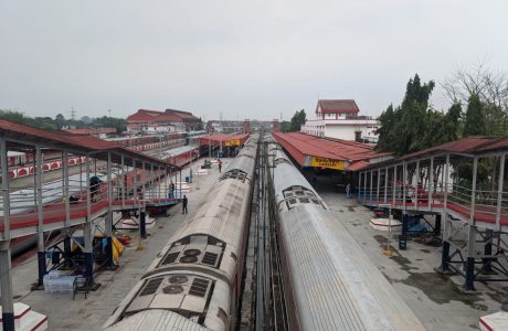 Trains in Dibrugarh Station